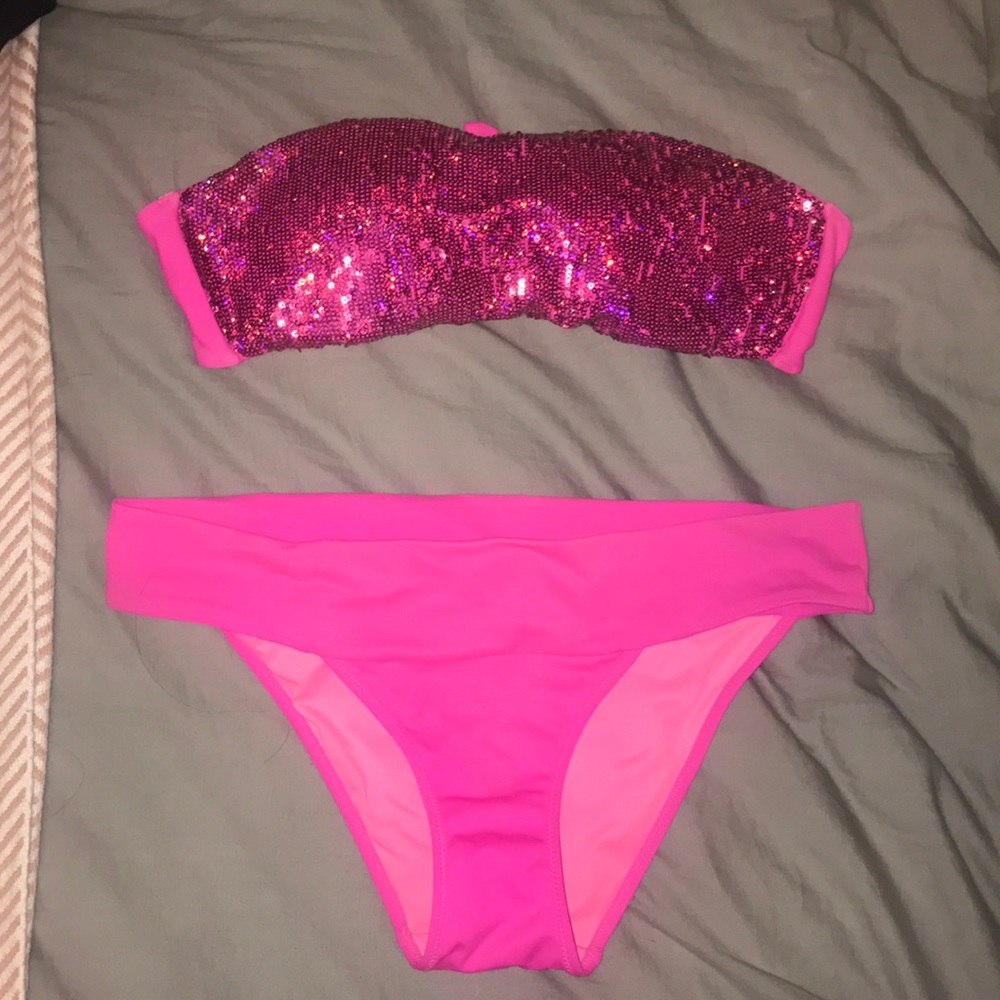 VICTORIA’s SECRET SWIMSUIT